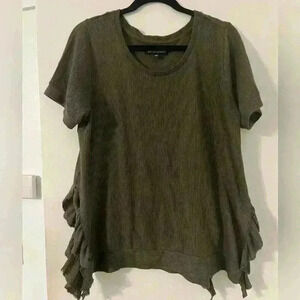 Beautiful olive green top with side splits and ruffles boho beautiful M (F137)